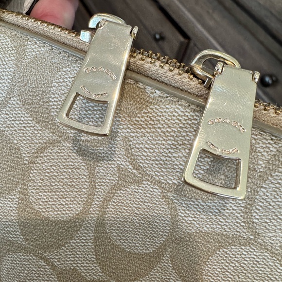 Coach purse - Picture 10 of 10